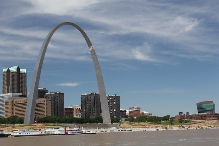 Mississippi Riverboat Tour – Gateway Arch National Park Guide